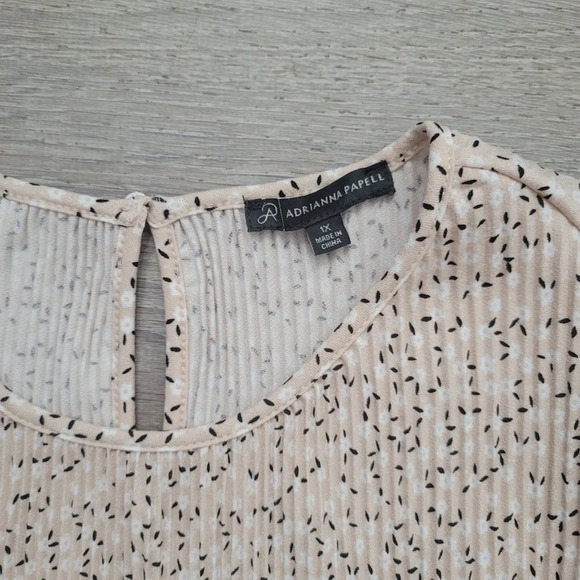 Women's Adrianna Papell Size‎ 1X Blouse, Floral, blush, balloon sleeve, keyhole - Picture 2 of 4